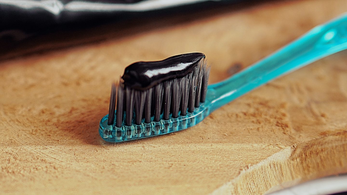 Carbon Coco teeth withening dents blanches
