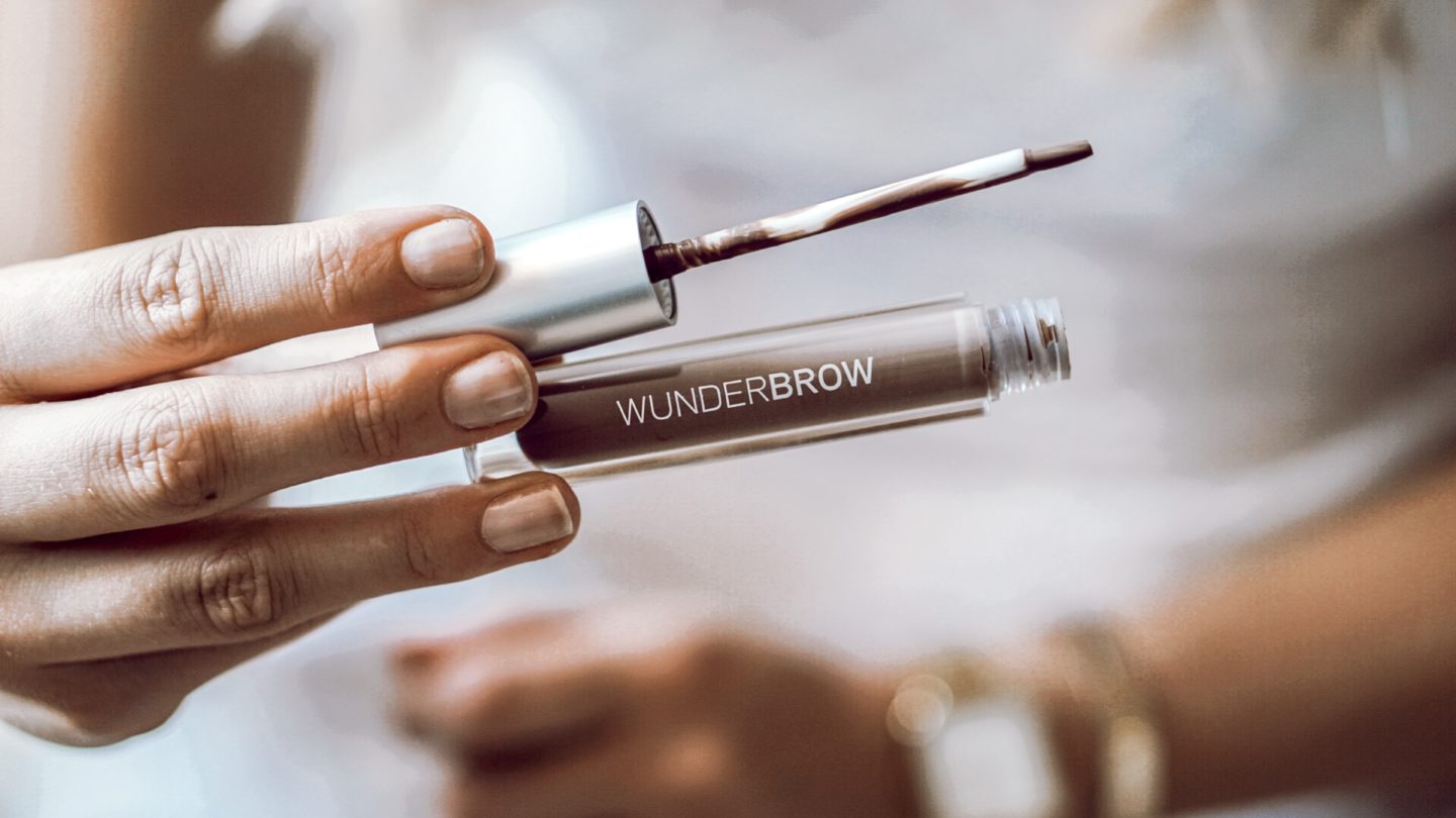 Des sourcils waterproofs avec WunderBrow : Arnaque ou pas ?